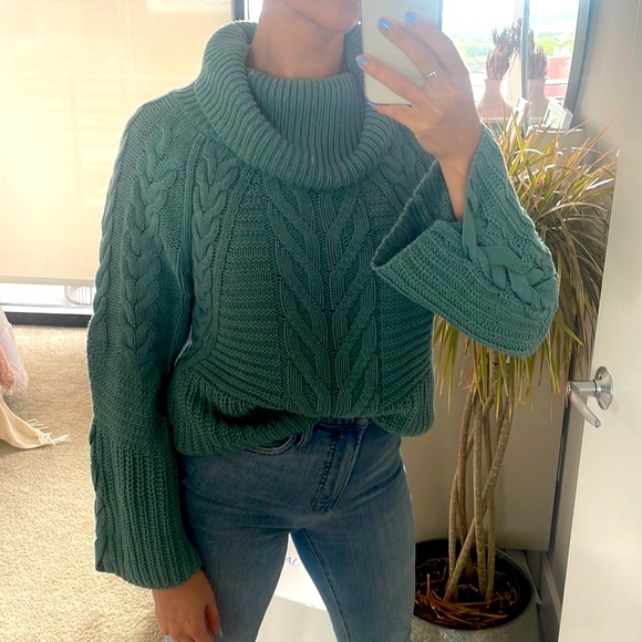 Express Sweater - Picture 3 of 4